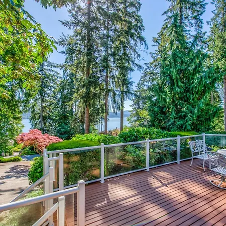 Stunning Sammamish Lake View Home Near Weowna Park